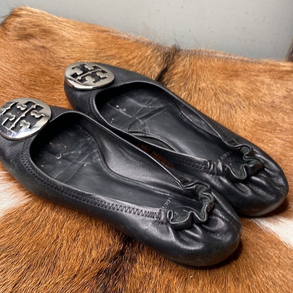 Womens tory Burch flat shoes size 6 check them out very nice thanks 🙏 - Picture 3 of 8